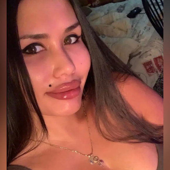 Meet your Posher, Jessica - Picture 1 of 12